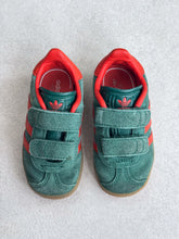 Load image into Gallery viewer, Adidas Gazelle Trainers - UK Infant Size 5
