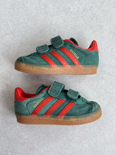 Load image into Gallery viewer, Adidas Gazelle Trainers - UK Infant Size 5

