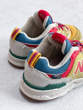 Load image into Gallery viewer, New Balance 997H Rare Trainers - UK Kids Size 7.5 - READ DESCRIPTION
