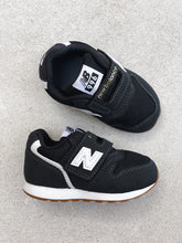 Load image into Gallery viewer, New Balance 996 Black Trainers - UK Kids Size 4
