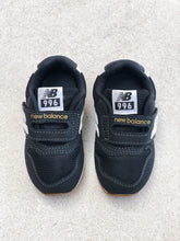 Load image into Gallery viewer, New Balance 996 Black Trainers - UK Kids Size 4
