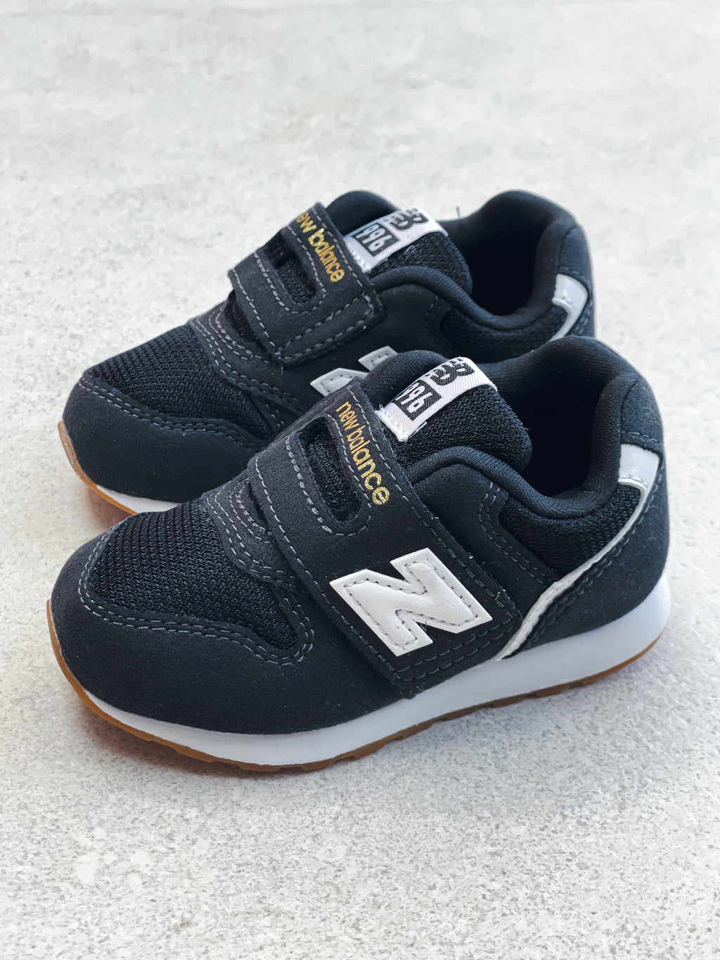 New Balance 996 Black Trainers - UK Kids Size 4