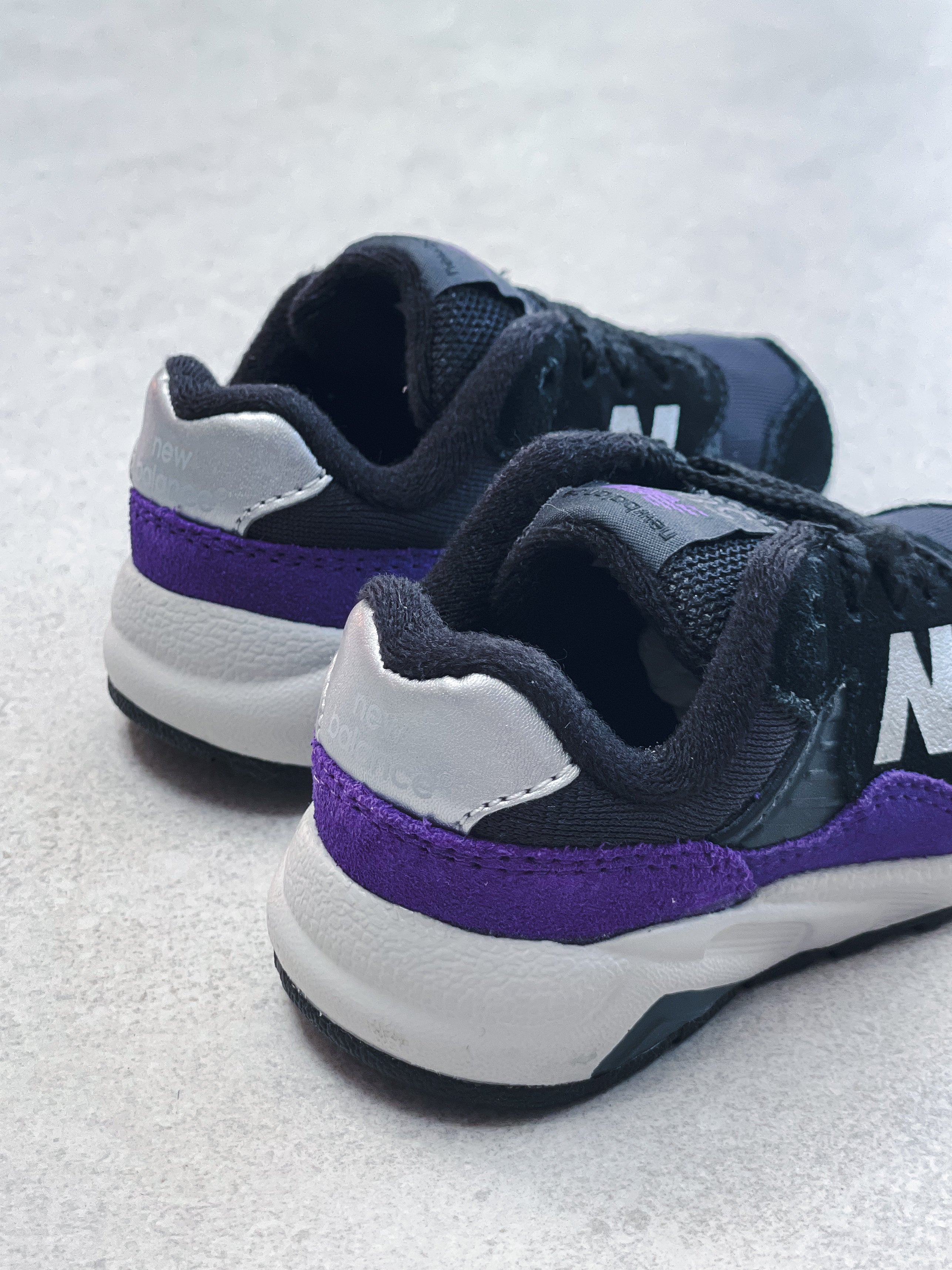 New Balance 580 Black & Purple Trainers - UK Kids Size 4