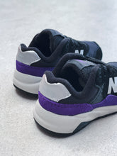 Load image into Gallery viewer, New Balance 580 Black &amp; Purple Trainers - UK Kids Size 4
