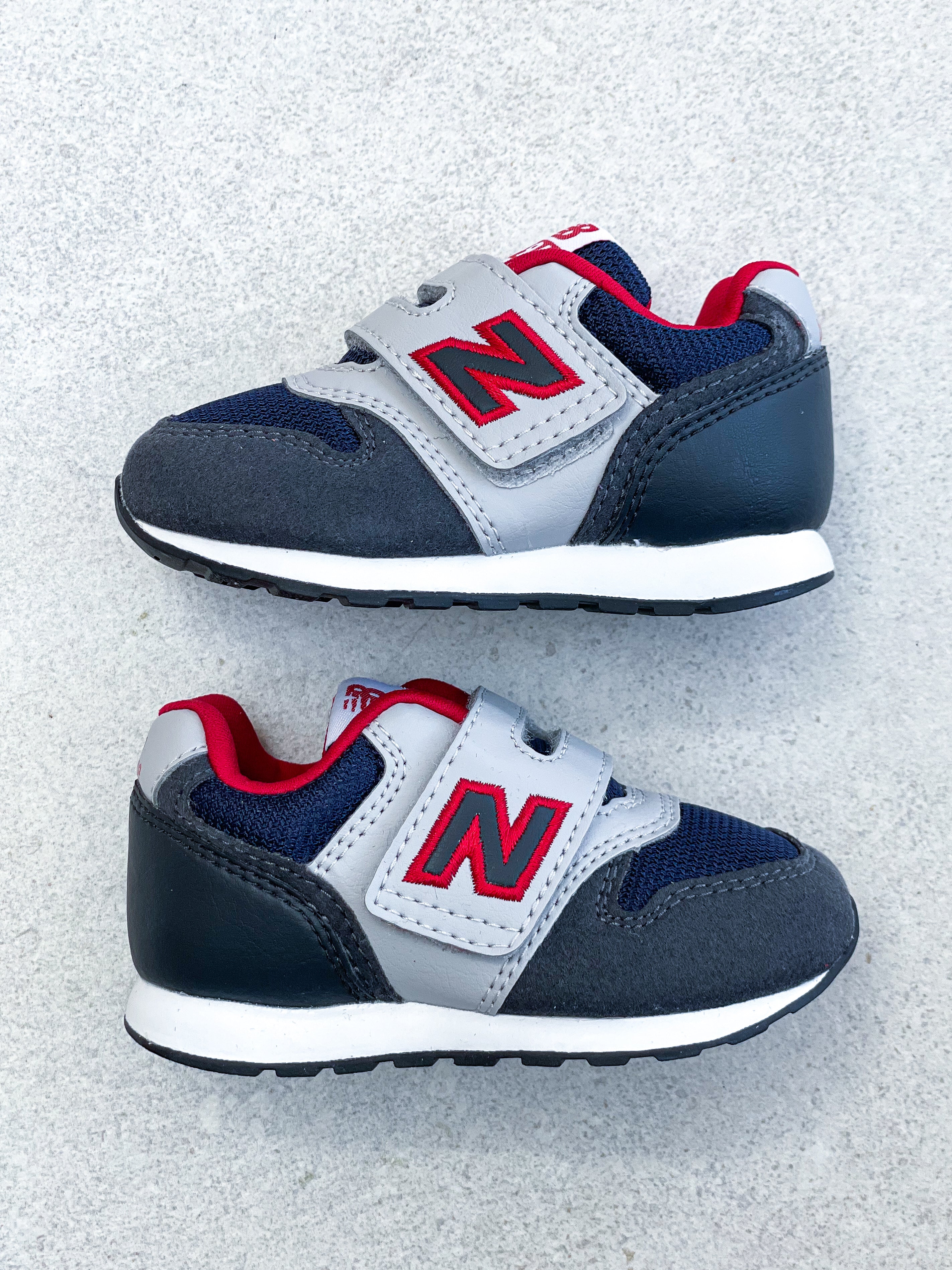 New Balance 996 Grey & Red Trainers - UK Kids Size 4