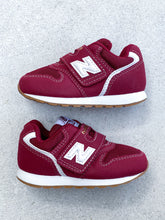 Load image into Gallery viewer, New Balance 996 Burgundy Trainers - UK Kids Size 4
