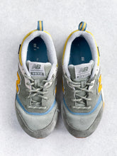 Load image into Gallery viewer, New Balance 997H Trainers - UK Kids Size 13.5
