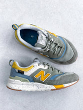 Load image into Gallery viewer, New Balance 997H Trainers - UK Kids Size 13.5
