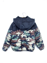 Load image into Gallery viewer, Levi&#39;s Camouflage Puffer Jacket - Age 5-6 years
