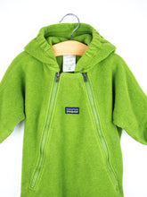Load image into Gallery viewer, Patagonia Vintage Green Fleece Snowsuit/Sleep Bag - Age 6 months
